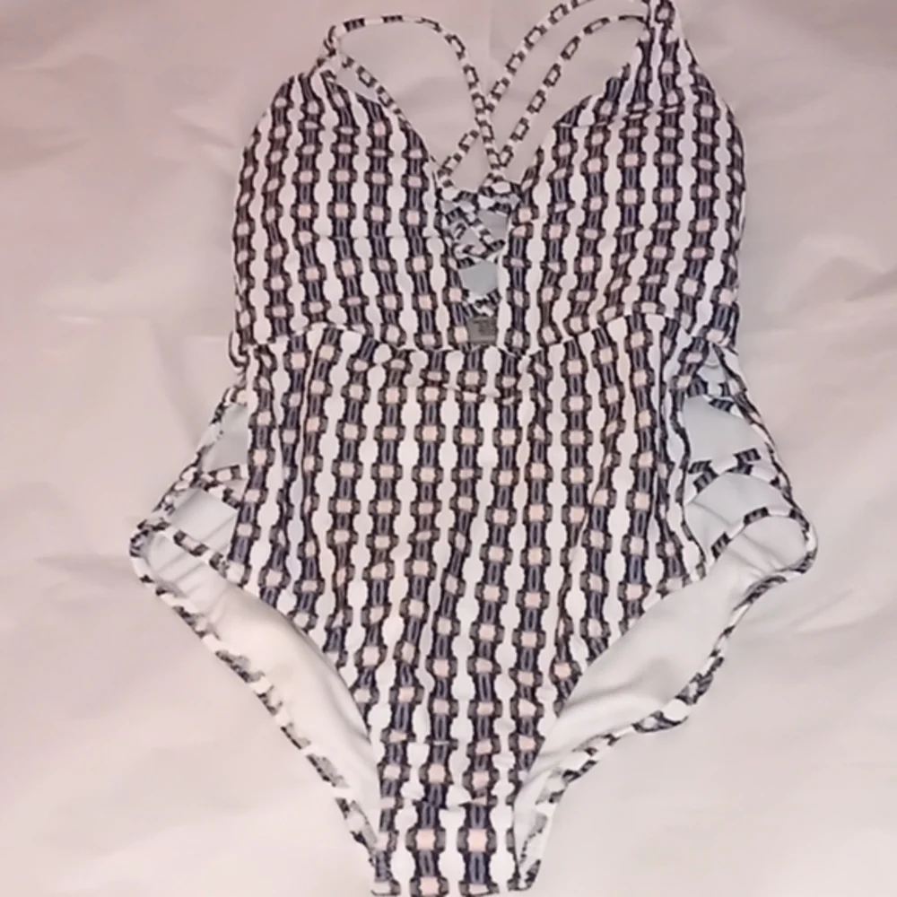 Jessica Simpson Venice Beach Plunge Swimsuit S NWOT‎